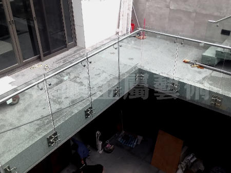不銹鋼爪具玻璃欄杆