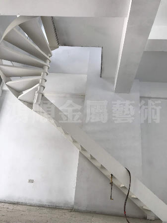 螺旋旋轉加直梯